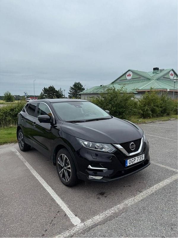 Svart Begagnad 2018 Nissan Qashqai SUV | 139 000 kr (Bra pris) - Bild 1/4