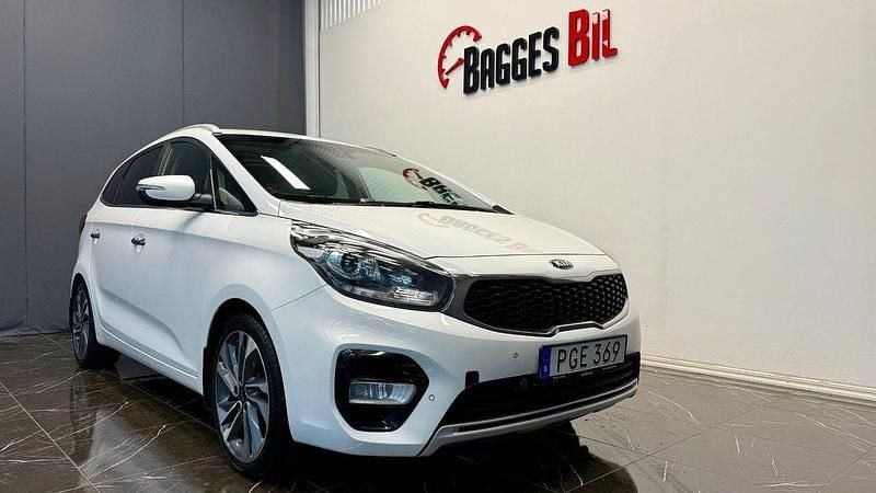 Vit Begagnad 2017 Kia Carens Minibuss | 74 900 kr (Superpris) - Bild 1/4