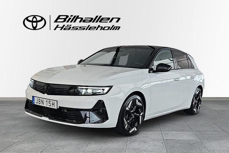 Vit Begagnad 2023 Opel Astra GSe Halvkombi | 319 900 kr - Bild 1/4