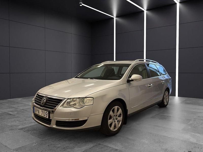 Silver Begagnad 2010 VW Passat Sportline Kombi | 54 900 kr (Marknadspris) - Bild 1/4