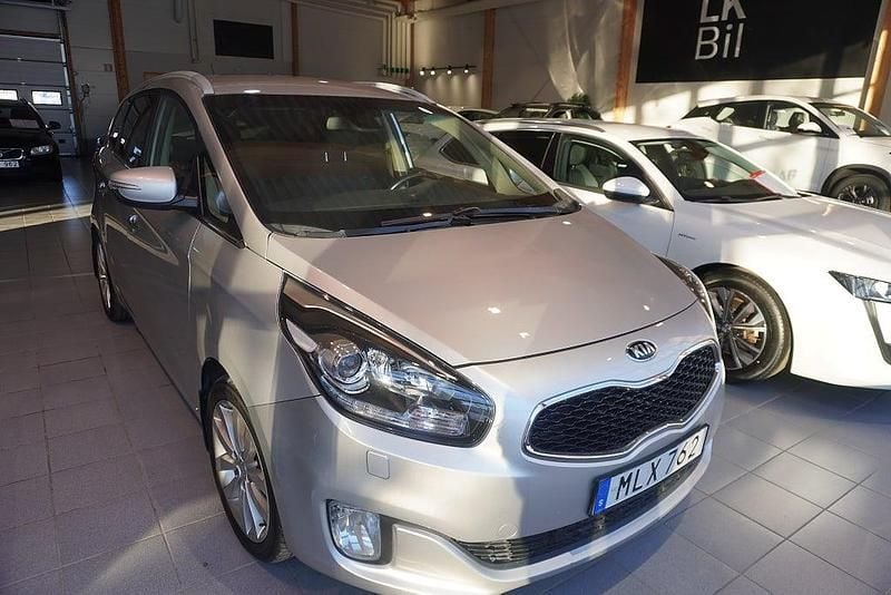 Grå Begagnad 2013 Kia Carens Minibuss | 105 000 kr (Bra pris) - Bild 1/4
