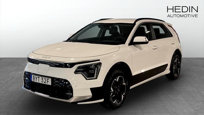 Vit (white) Begagnad 2022 Kia e-Niro SUV | 329 900 kr (Lite dyr) - Bild 1/4