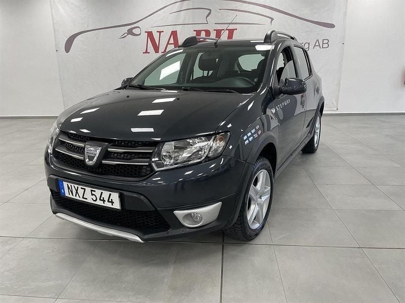 Mörkgrå Begagnad 2015 Dacia Sandero Stepway Halvkombi | 69 900 kr (Lite dyr) - Bild 1/4