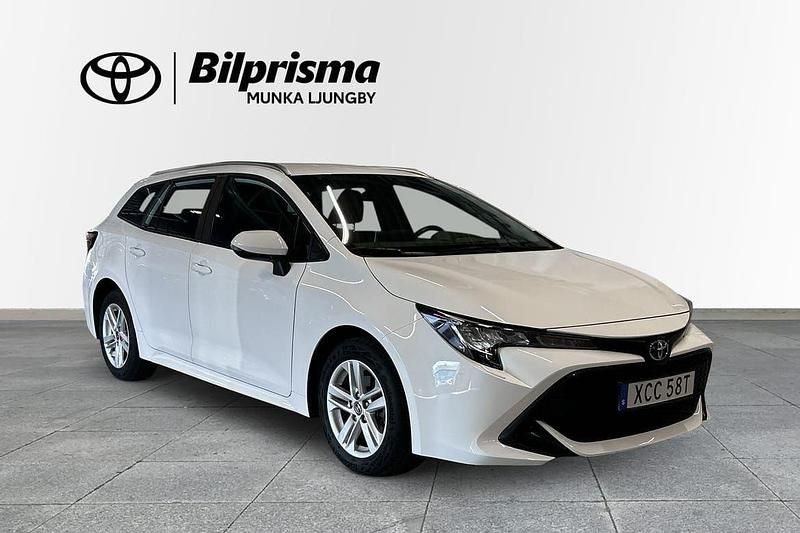 Vit Begagnad 2022 Toyota Corolla Active Kombi | 249 900 kr (Marknadspris) - Bild 1/3