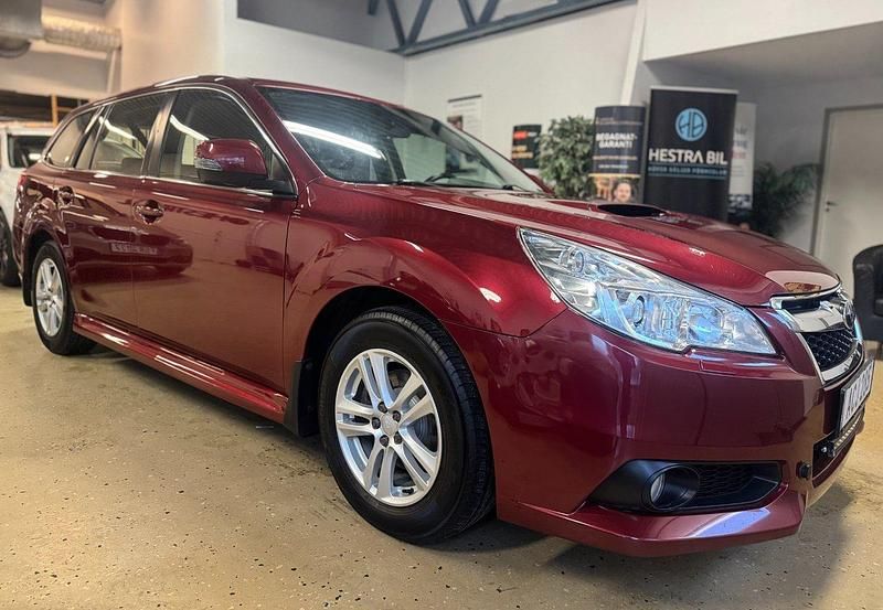 Ljusröd Begagnad 2013 Subaru Legacy Kombi | 99 900 kr (Lite dyr) - Bild 1/4