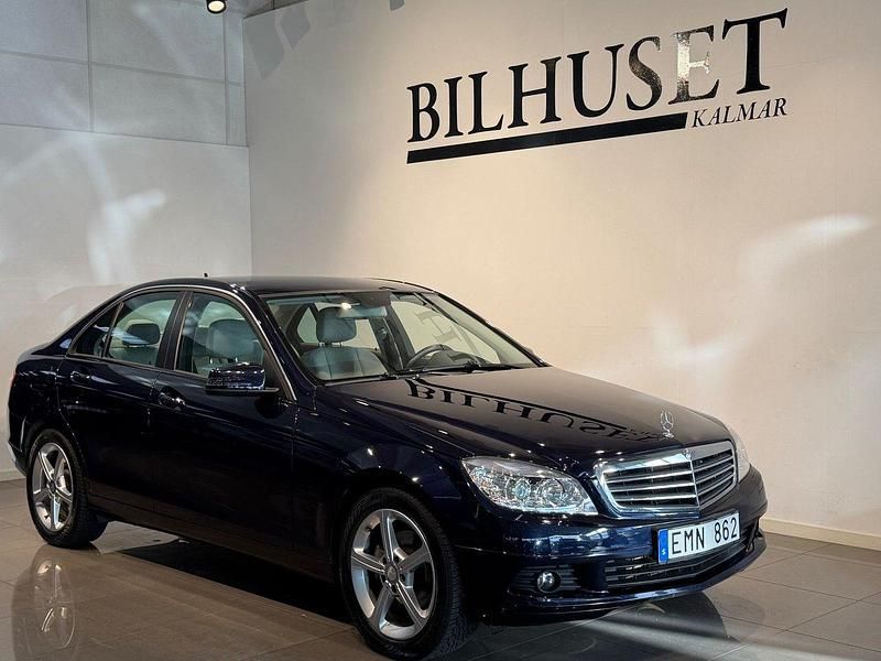 Mörkblå Begagnad 2009 Mercedes C220 Sedan | 139 900 kr (Dyr) - Bild 1/4