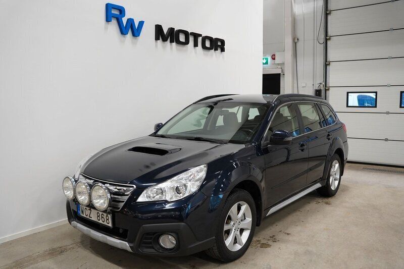 Mörkblå Begagnad 2013 Subaru Outback SUV | 174 900 kr (Dyr) - Bild 1/4