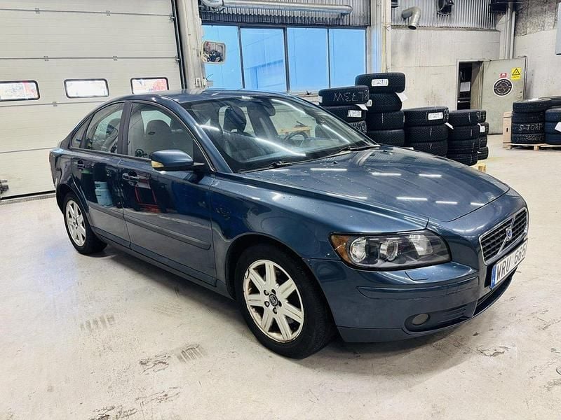 Blå Begagnad 2005 Volvo S40 Kinetic Sedan | 25 000 kr (Bra pris) - Bild 1/4