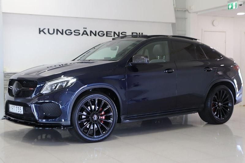 Mörkblå Begagnad 2017 Mercedes GLE350 SE Sportkupé | 519 900 kr (Dyr) - Bild 1/4