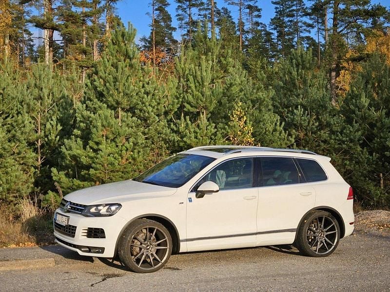 Vit Begagnad 2013 VW Touareg SUV | 170 000 kr (Bra pris) - Bild 1/3