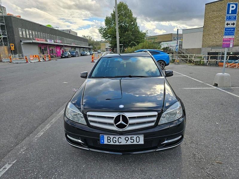Svart Begagnad 2011 Mercedes C180 Kombi | 79 900 kr (Bra pris) - Bild 1/4