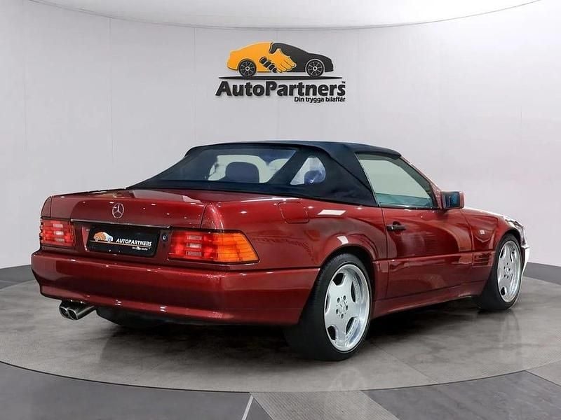 Begagnad Mercedes SL320 231 HK (169 kW) 1993 Mörkröd Cab