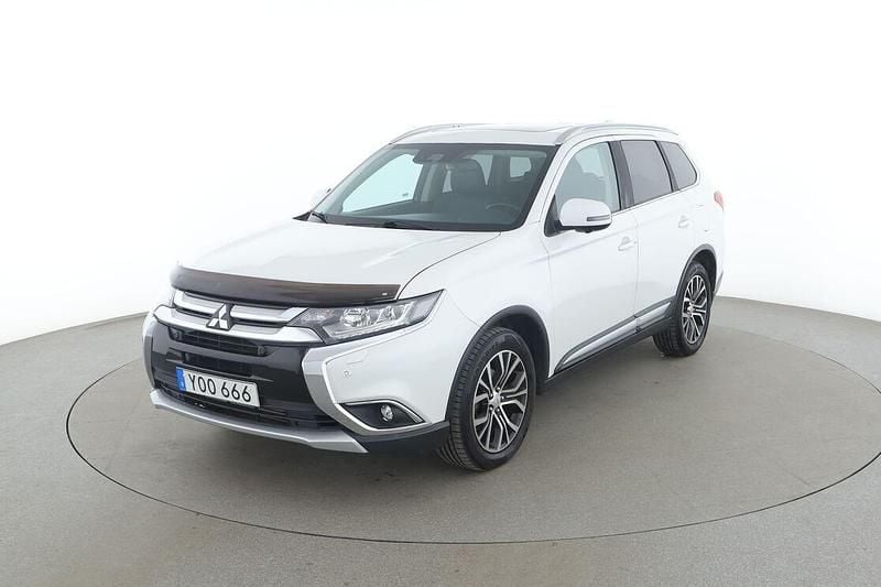 Vit Begagnad 2017 Mitsubishi Outlander SUV | 217 000 kr (Marknadspris) - Bild 1/3