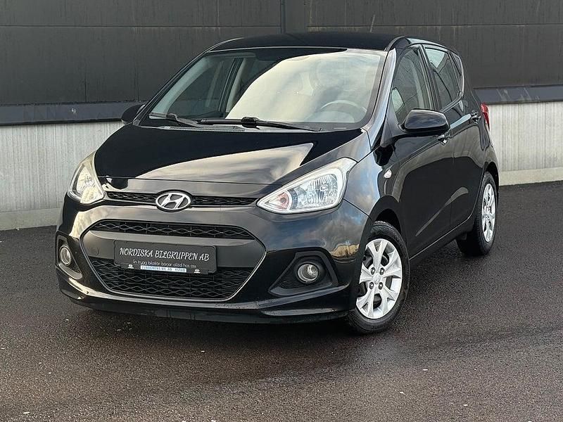 Svart Begagnad 2014 Hyundai i10 Halvkombi | 79 800 kr (Marknadspris) - Bild 1/4
