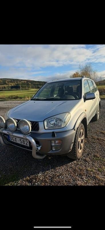 Begagnad 2003 Toyota RAV4 SUV | 28 000 kr (Marknadspris) - Bild 1/4