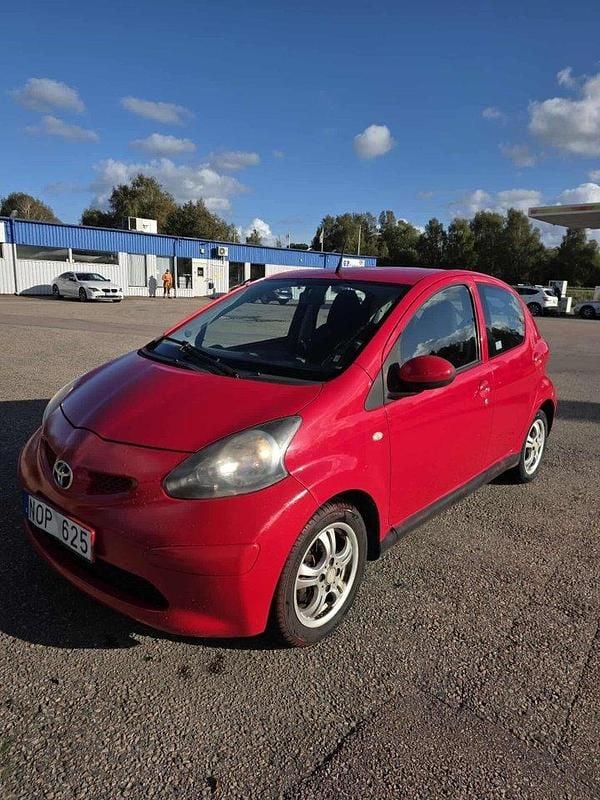Röd Begagnad 2008 Toyota Aygo Halvkombi | 19 900 kr (Marknadspris) - Bild 1/4