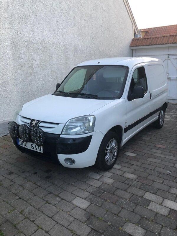 Vit Begagnad 2007 Peugeot Partner Minibuss | 19 900 kr (Marknadspris) - Bild 1/4