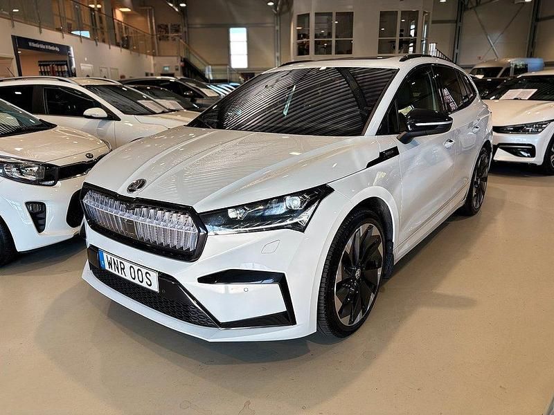 Vit Begagnad 2022 Skoda Enyaq iV SportLine SUV | 339 900 kr (Dyr) - Bild 1/4