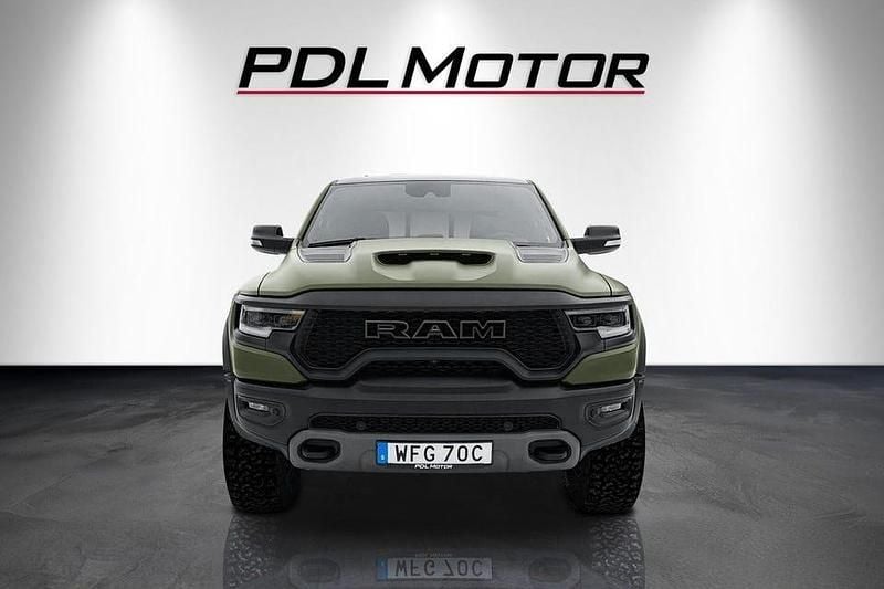 Begagnad Dodge Ram 711 HK (522 kW) 2021 Grå