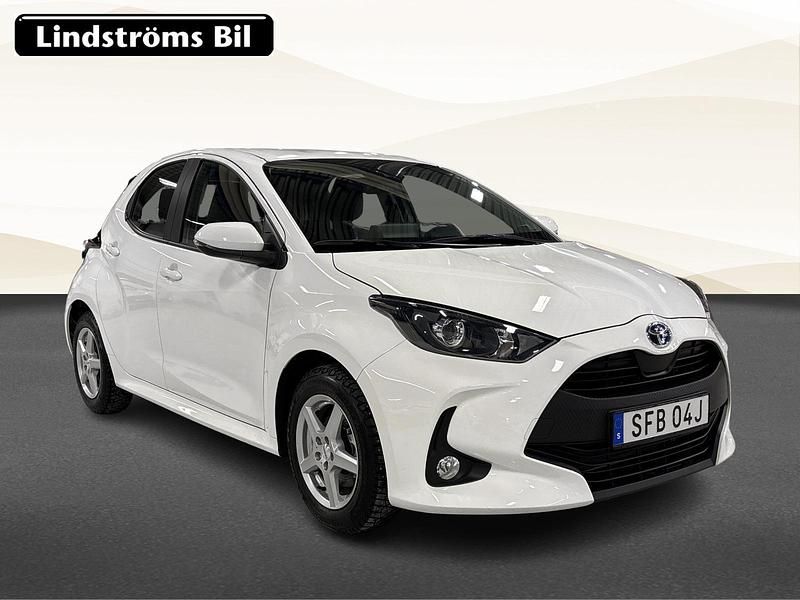 Begagnad Toyota Yaris 2024 Vit Halvkombi