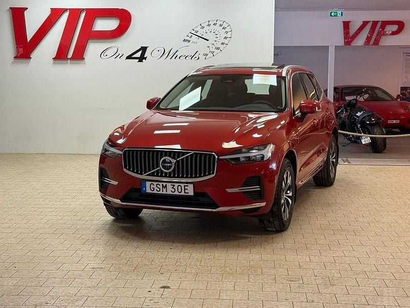 Begagnad Volvo XC60 Core 350 HK (257 kW) 2024 Röd SUV