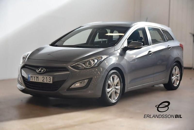Grå Begagnad 2012 Hyundai i30 Kombi | 99 900 kr (Marknadspris) - Bild 1/4