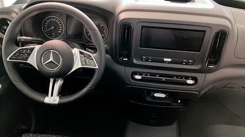 Begagnad Mercedes e-Vito 85 kW (116 HK) 2024 Vit (white) Minibuss