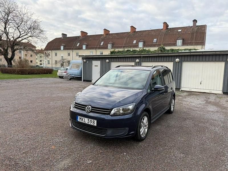 Blå Begagnad 2014 VW Touran Minibuss | 60 000 kr (Bra pris) - Bild 1/4