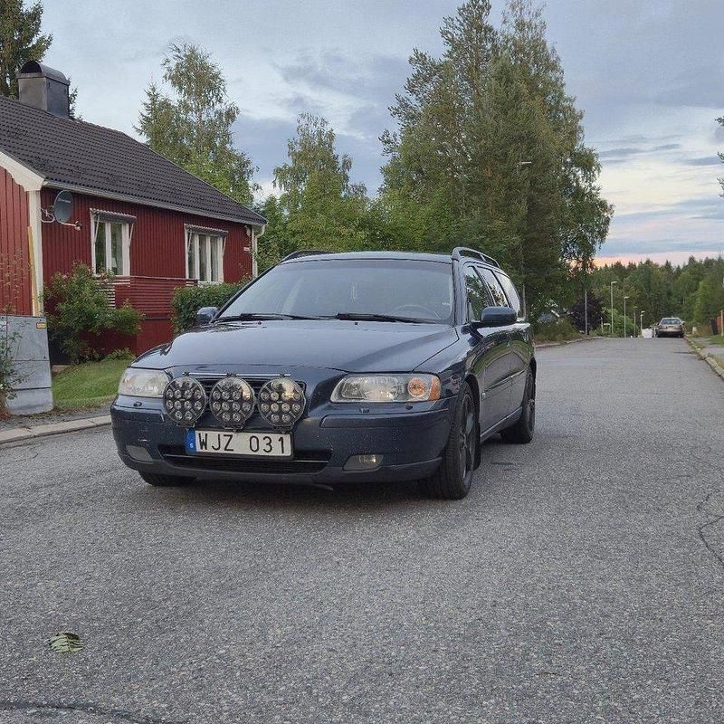Blå Begagnad 2005 Volvo V70 Kombi | 29 000 kr (Marknadspris) - Bild 1/4