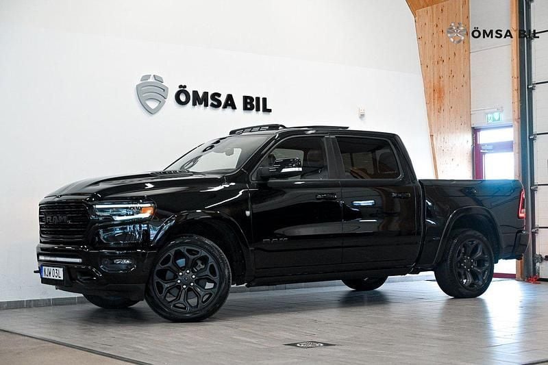 Svart Begagnad 2022 Dodge Ram Limited Pickup | 748 800 kr (Marknadspris) - Bild 1/4