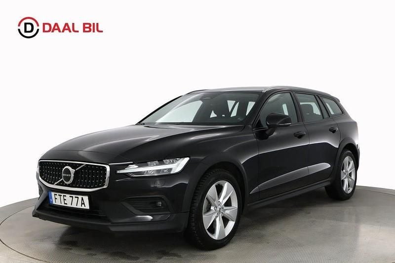 Begagnad Volvo V60 CC Core 197 HK (144 kW) 2022 Svart Kombi