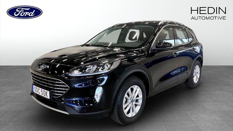 Svart (black) Begagnad 2022 Ford Kuga Titanium SUV | 284 900 kr - Bild 1/4