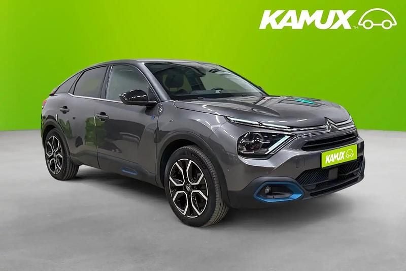 Silver/grå Begagnad 2021 Citroën e-C4 Shine Halvkombi | 189 800 kr (Lite dyr) - Bild 1/4