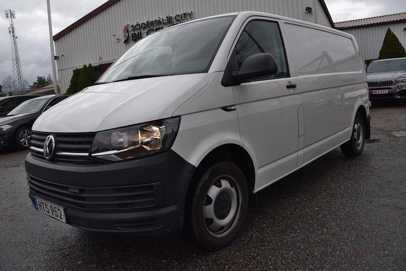 Vit Begagnad 2016 VW T6 Van | 169 900 kr (Superpris) - Bild 1/4