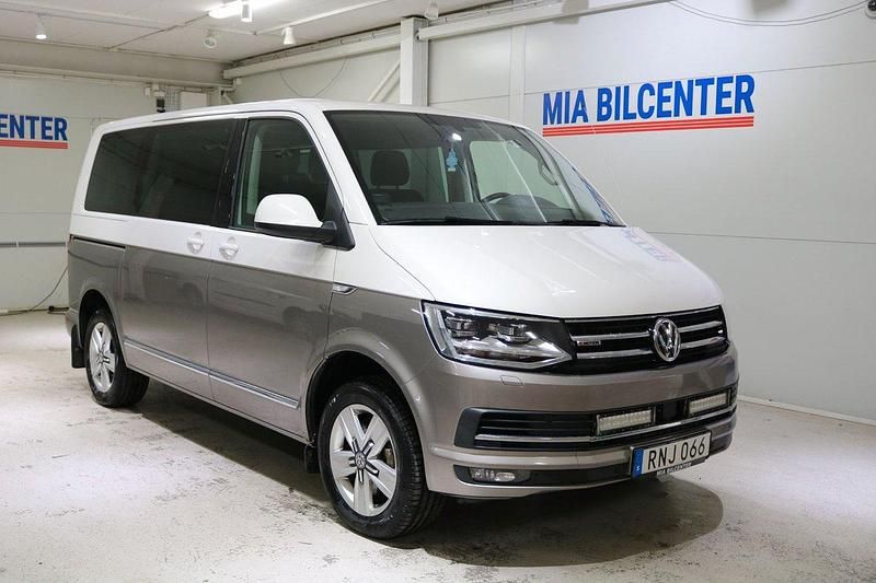 Flerfärgad Begagnad 2016 VW Caravelle Comfortline Minibuss | 259 000 kr - Bild 1/3