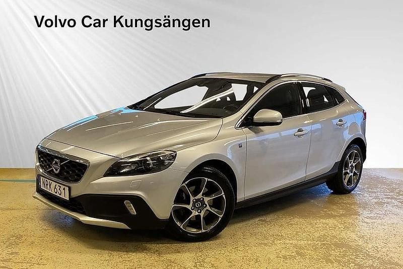 Silver Begagnad 2014 Volvo V40 Business Edition Halvkombi | 139 900 kr (Lite dyr) - Bild 1/2