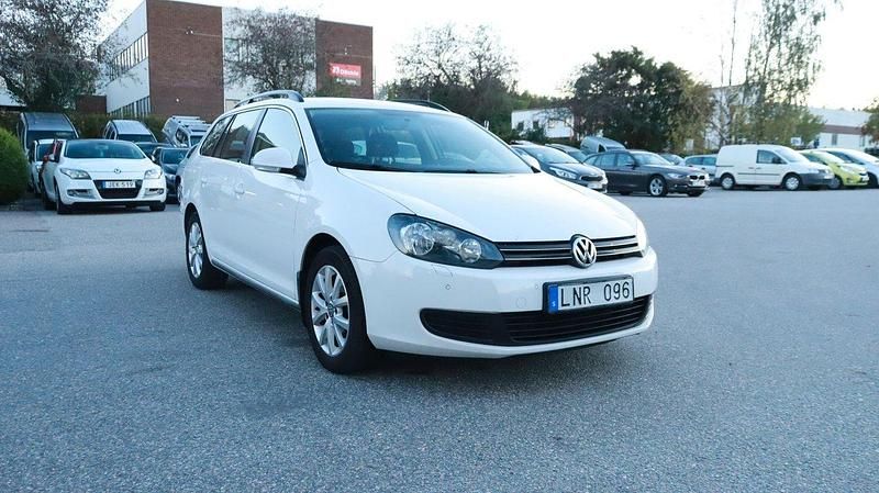 Vit Begagnad 2011 VW Golf VI Kombi | 63 700 kr (Marknadspris) - Bild 1/4