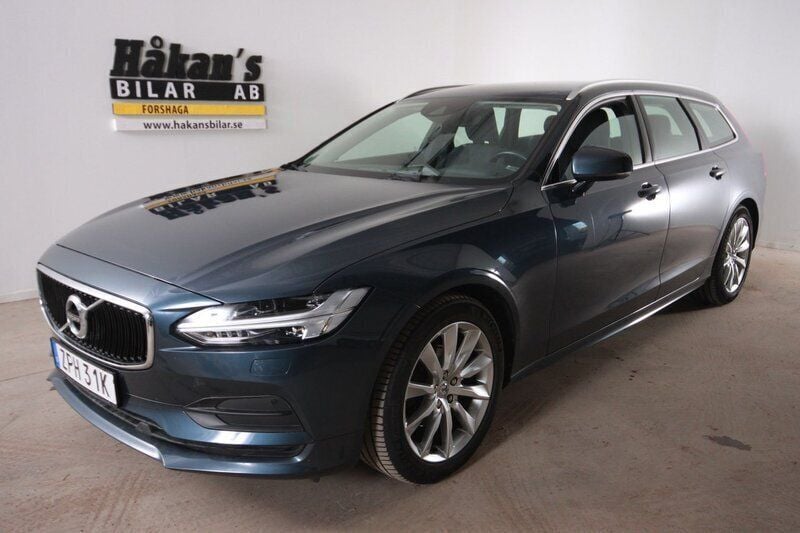 Mörkblå Begagnad 2020 Volvo V90 Momentum Kombi | 289 500 kr (Marknadspris) - Bild 1/4
