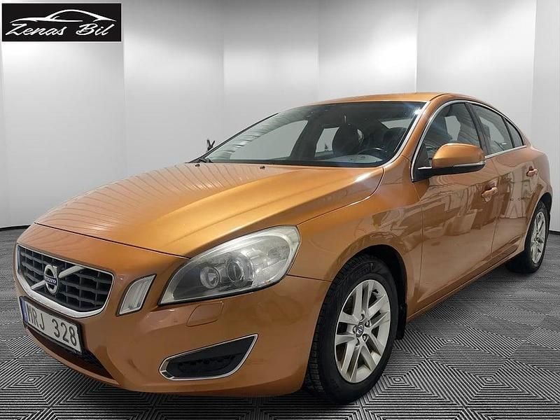 Begagnad Volvo S60 Momentum 163 HK (119 kW) 2011 Brun Sedan