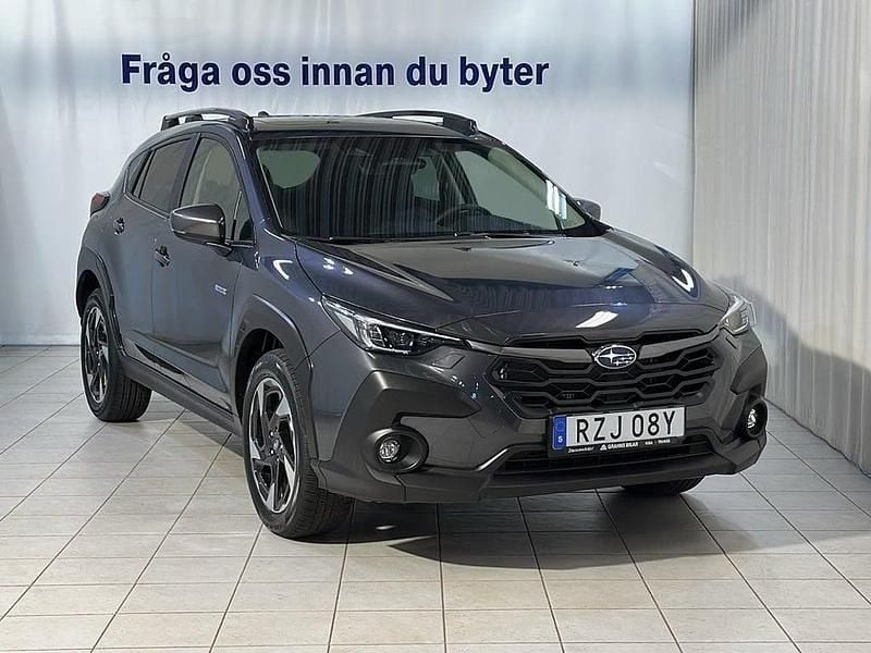 Grå Begagnad 2025 Subaru Crosstrek SUV | 405 900 kr (Marknadspris) - Bild 1/4