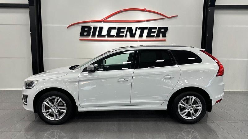 Vit Begagnad 2014 Volvo XC60 R-Design SUV | 208 900 kr - Bild 1/4