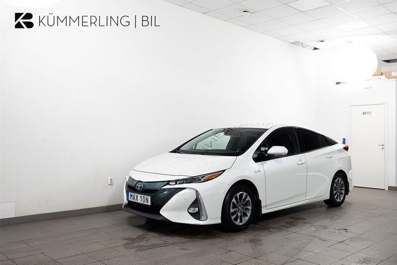 Vit Begagnad 2018 Toyota Prius Plug-in Hybrid Halvkombi | 189 900 kr (Marknadspris) - Bild 1/4