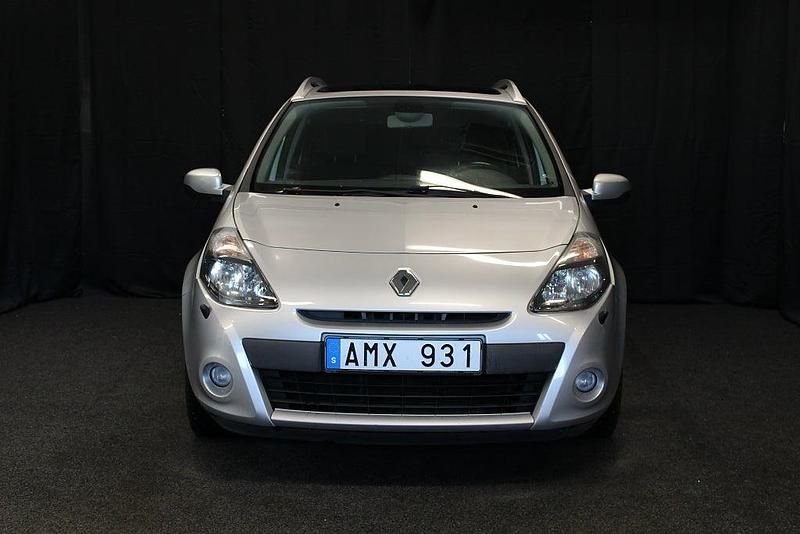 Begagnad Renault Clio GrandTour 111 HK (81 kW) 2011 Silver Kombi