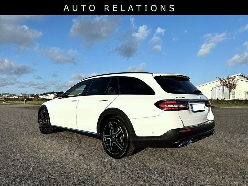 Begagnad Mercedes E220 All-Terrain 195 HK (143 kW) 2022 Vit polarvit solid Kombi