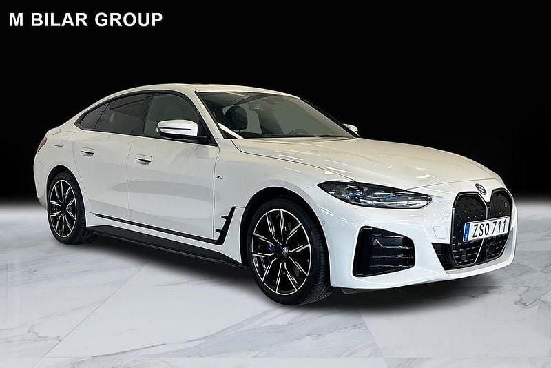 Vit Begagnad 2023 BMW i4 M Sport Sedan | 519 000 kr (Dyr) - Bild 1/4