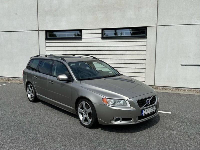 Brun Begagnad 2011 Volvo V70 R-Design Kombi | 99 900 kr (Marknadspris) - Bild 1/4