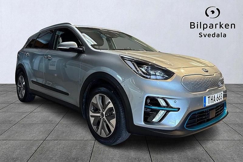 Grå Begagnad 2019 Kia e-Niro Advance SUV | 189 990 kr (Superpris) - Bild 1/4