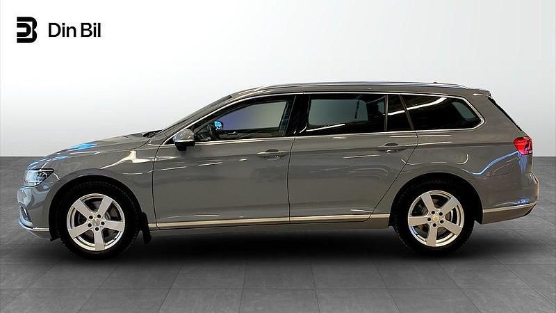 Begagnad VW Passat 200 HK (147 kW) 2022 Moonstone grey Kombi
