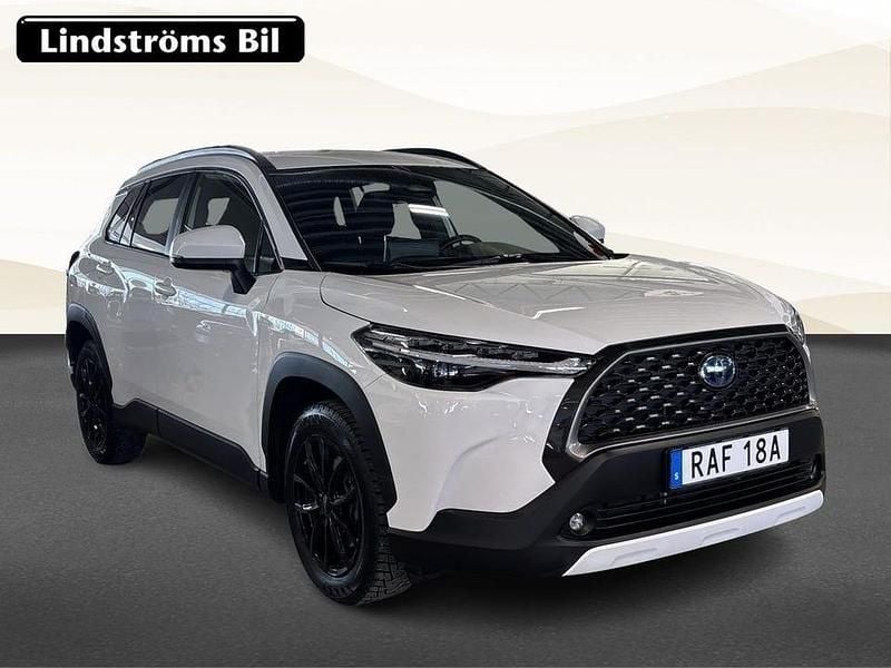 Begagnad Toyota Corolla Cross Style 200 HK (147 kW) 2022 Vit SUV