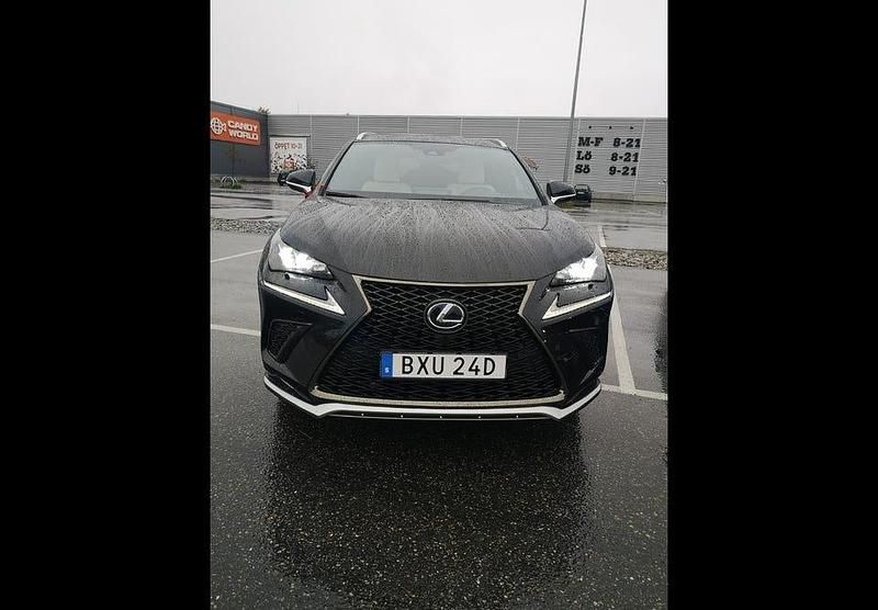 Begagnad Lexus NX300h 197 HK (144 kW) 2019 SUV